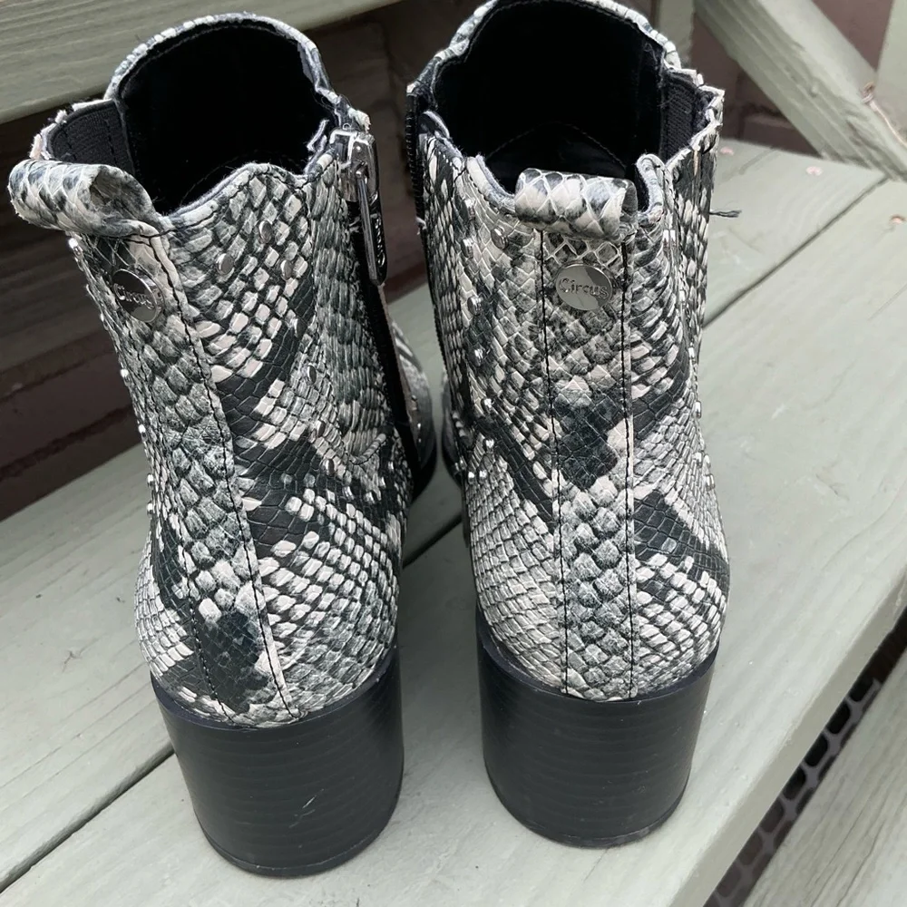 Circus by Sam Edelman Black and White Snake Print Studded Ankle Boots Size 9.5